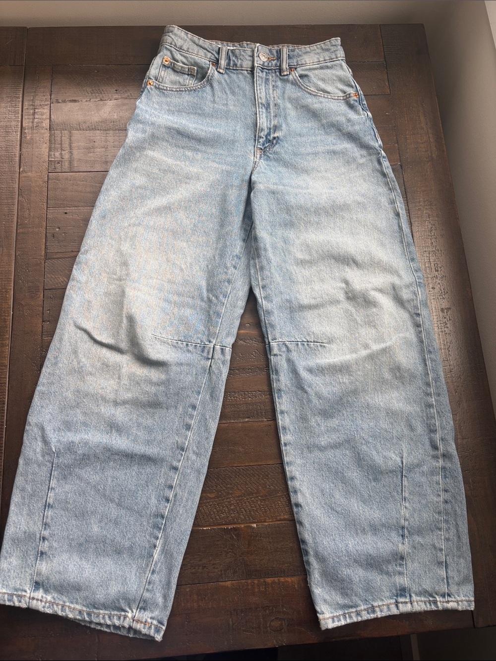 Zara Light Wash barrel leg jeans sz 0